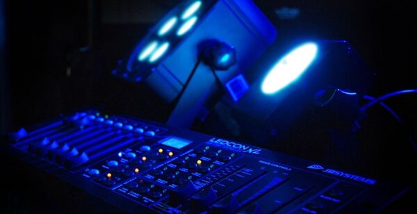 Practical Guide to DMX Lighting Consoles: An essential overview for navigating the professional lighting world AE-Console luci DMX-07.jpeg