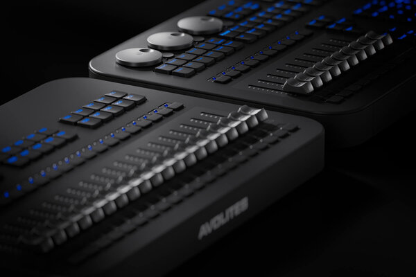 Practical Guide to DMX Lighting Consoles: An essential overview for navigating the professional lighting world AE-Console luci DMX-08.jpg