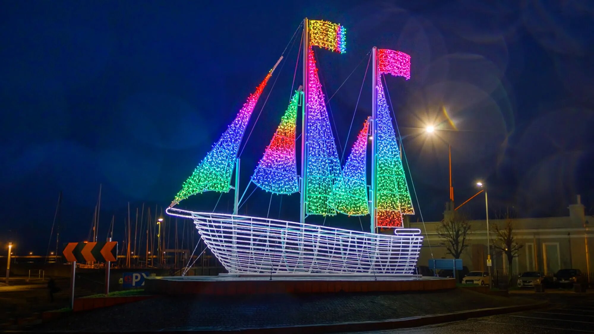Multicolor LED sources for lighting: technology and applications